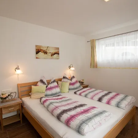 アパート Cornelia's Ferienwohnung Wild518 オーバーアウ